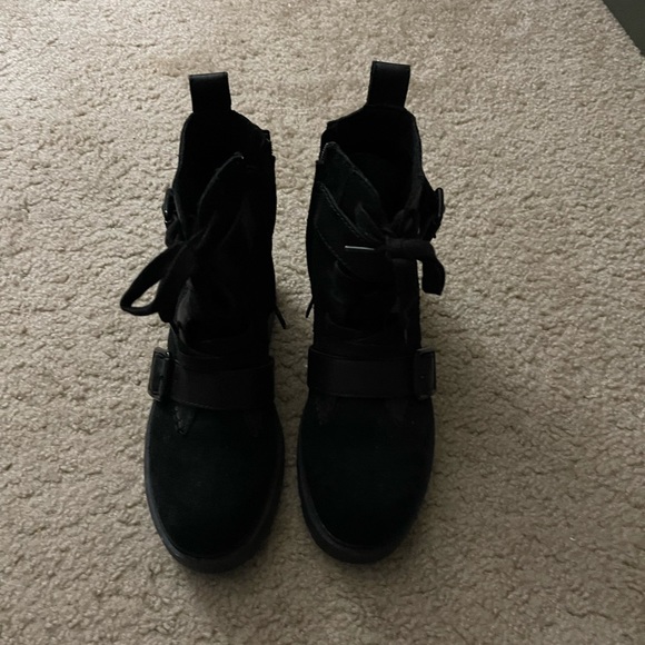 Boots - Picture 3 of 4